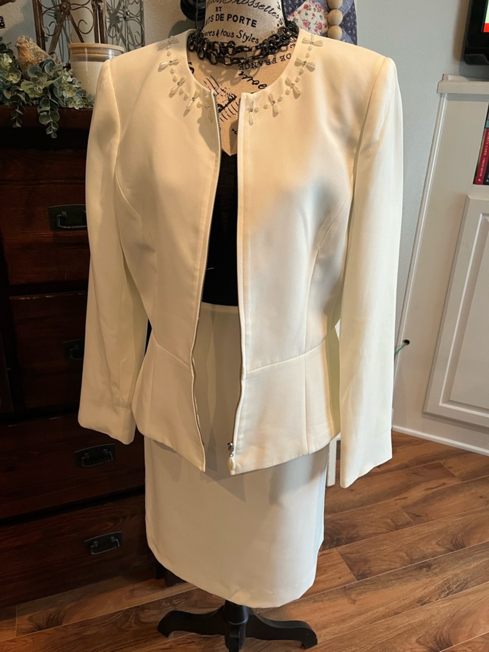 Tahari Arthur S. Levine 2-Piece Ivory Skirt Suit Set with beaded neckline